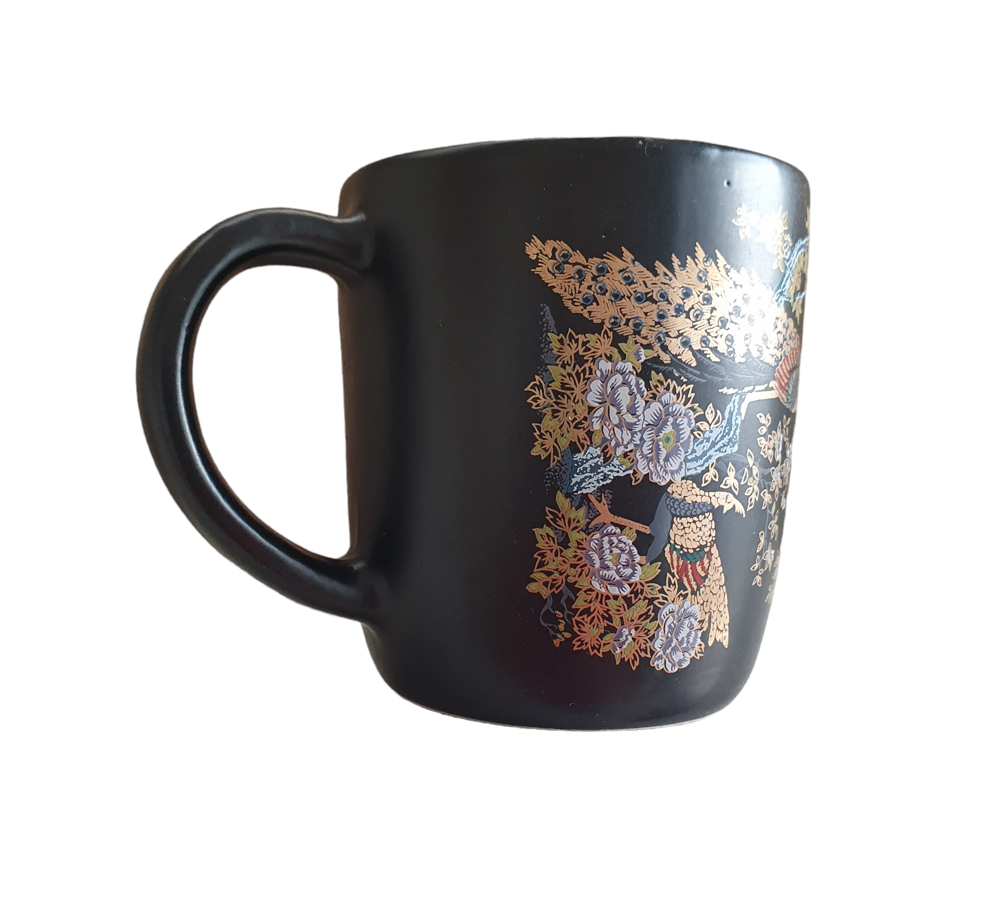 Taza de Cafe Negro con diseños de Pavorreal en Oro - Imagen 2
